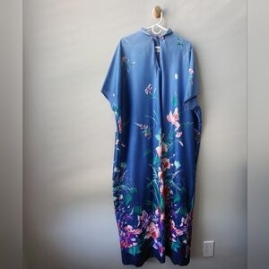 Vintage Blue Floral maxi robe with Chinese frog and halfway zip size M